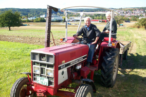 Helmut Schaller mit Traktor