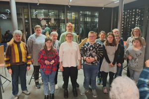 Diakoniestation Konzert viel-saitig Gruppenbild