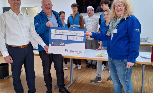 Spendenübergabe Volksbank pur