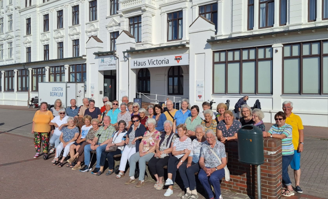 Teilnehmer vor Haus Viktoria 2025