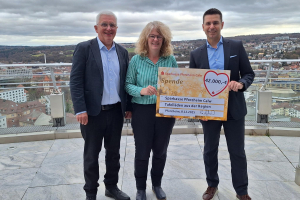 20251208_Vorstandsmitglied Vincenzo Giuliano Sparkasse mit Katrin Bauer und Karl-Heinz Stengel