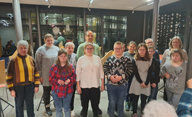 20231208-Diakoniestation Konzert viel-saitig Gruppenbild