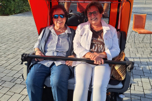 20260917_Helga Dennig und Linde Walch Fahrer Roland
